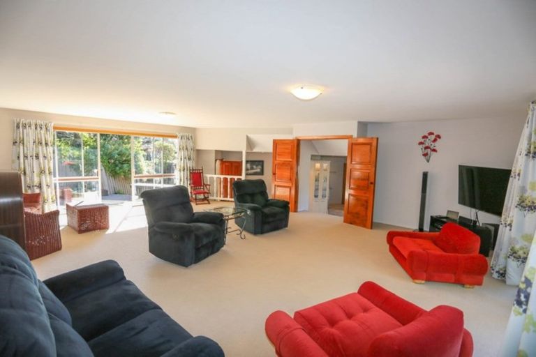 Photo of property in 11 Roseneath Place, Cashmere, Christchurch, 8022