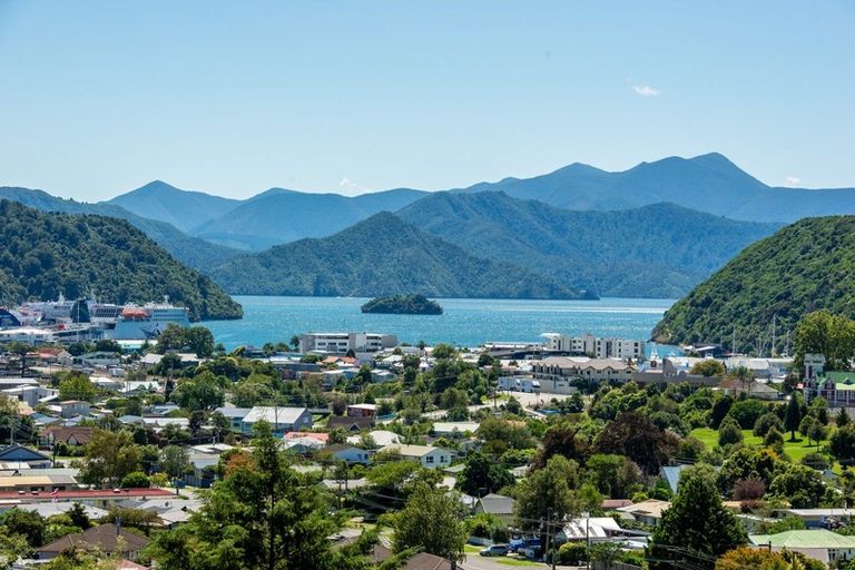 Photo of property in 14 Kakapo Rise, Picton, 7220