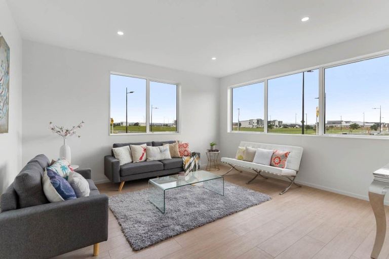 Photo of property in 5 Korowhiti Road, Clarks Beach, 2122