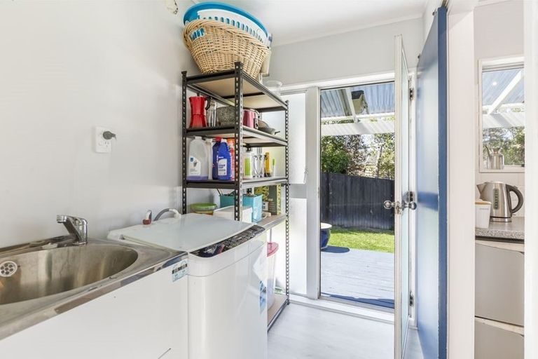 Photo of property in 27 Springtime Crescent, Stanmore Bay, Whangaparaoa, 0932