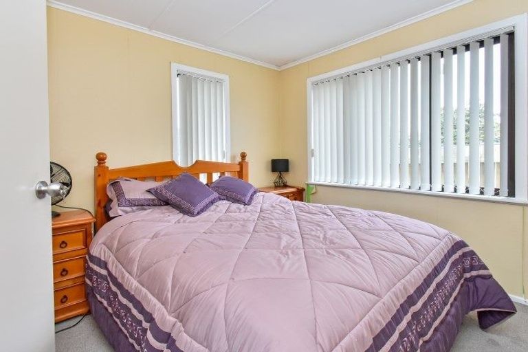 Photo of property in 11 Oxford Road, Manurewa, Auckland, 2102