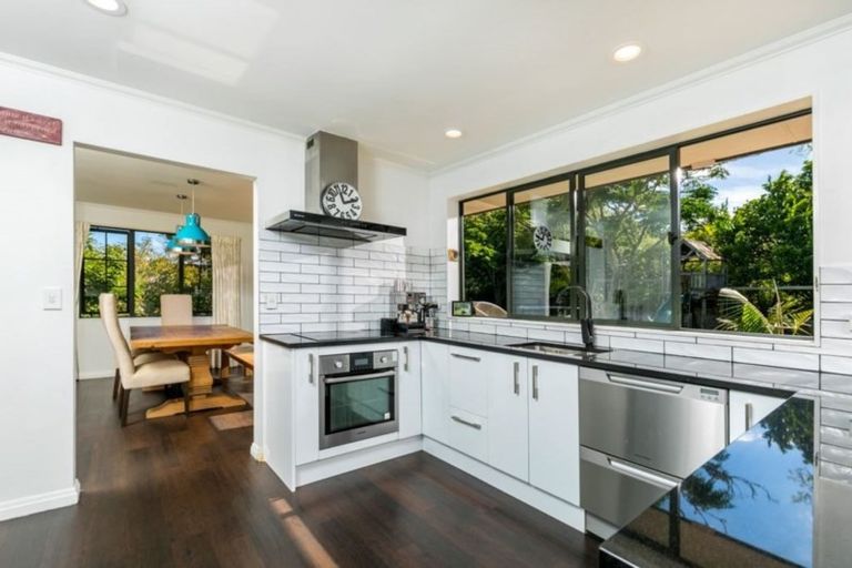 Photo of property in 29 Almond Grove, Greenhithe, Auckland, 0632