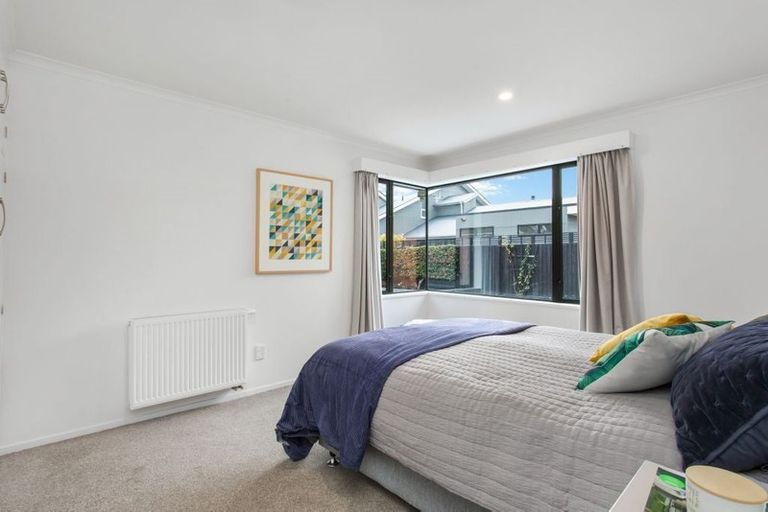 Photo of property in 2/12 Gleneagles Terrace, Ilam, Christchurch, 8053