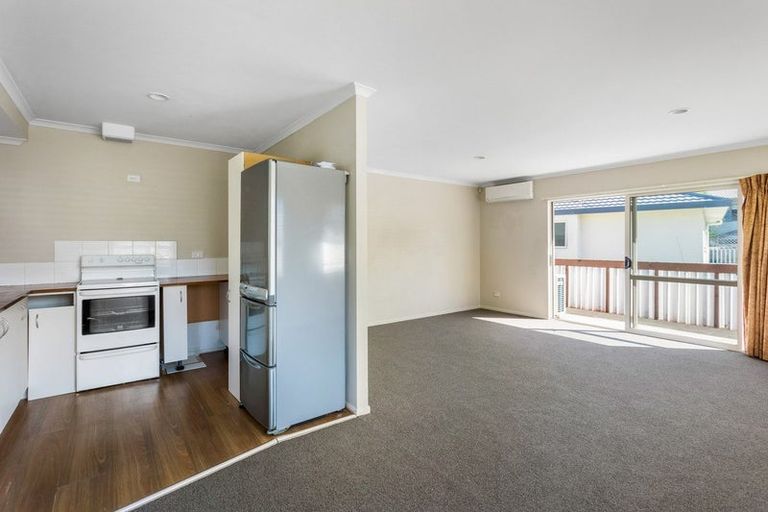 Photo of property in 2/16 Ocean View Road, Hatfields Beach, Orewa, 0931