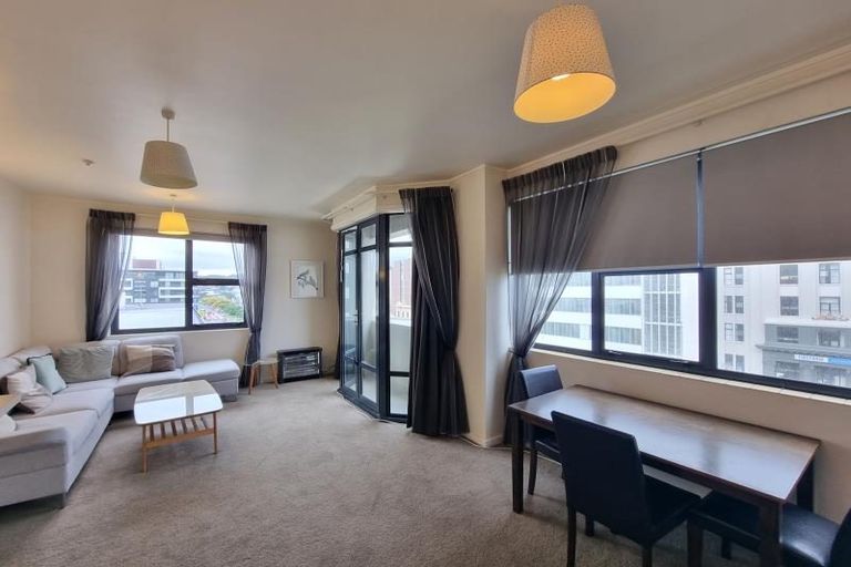 Photo of property in 17 Kent Terrace - Kent Apartments, 5e/16 Kent Terrace, Mount Victoria, Wellington, 6011