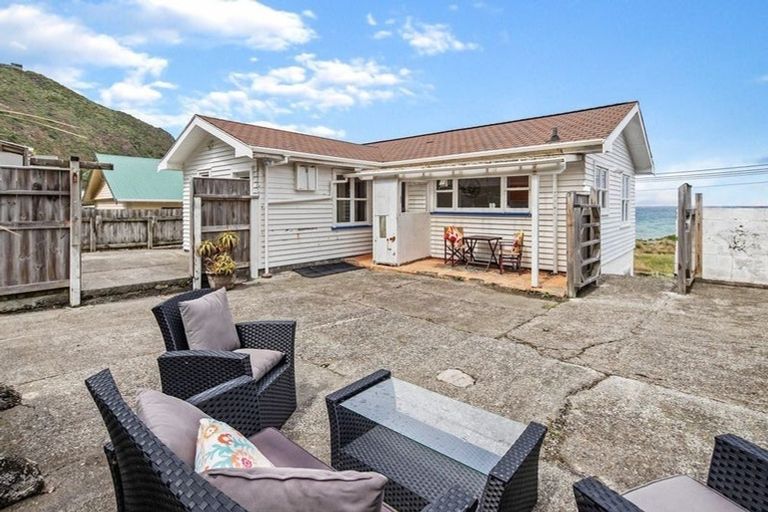 Photo of property in 34 Moa Point Road, Moa Point, Wellington, 6022