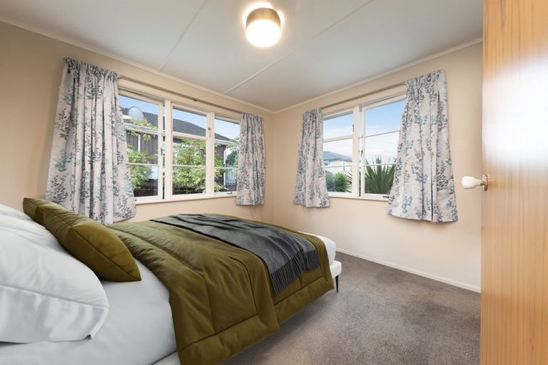 Photo of property in 12 Beaubank Road, Kelston, Auckland, 0602