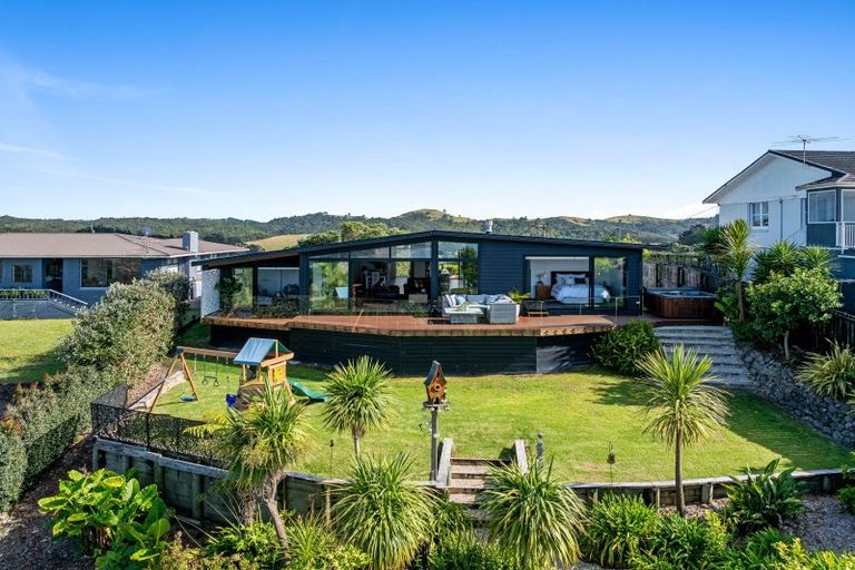 Photo of property in 10 Hillcrest Road, Hatfields Beach, Orewa, 0931