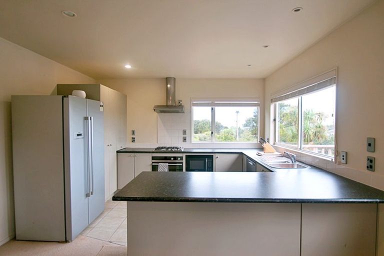 Photo of property in 2/23 Tui Glen Road, Birkenhead, Auckland, 0626