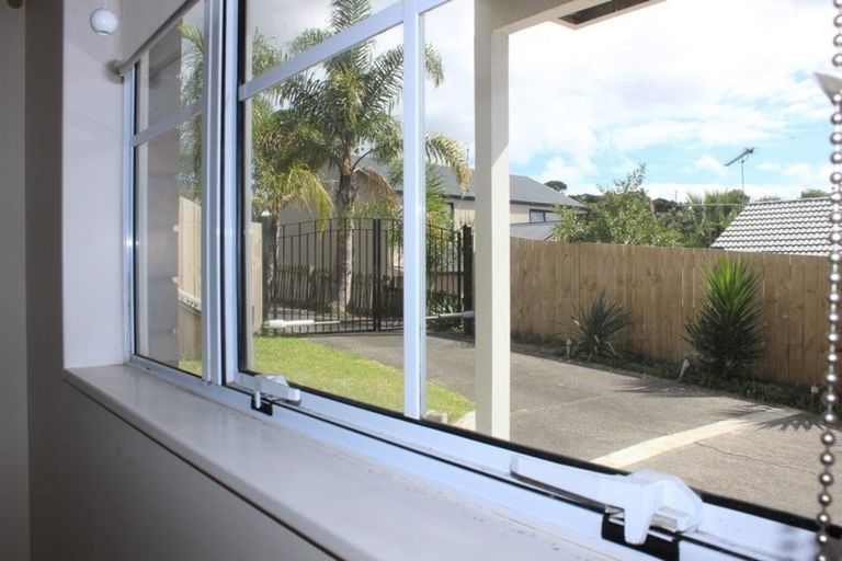 Photo of property in 2/95 Langana Avenue, Browns Bay, Auckland, 0630