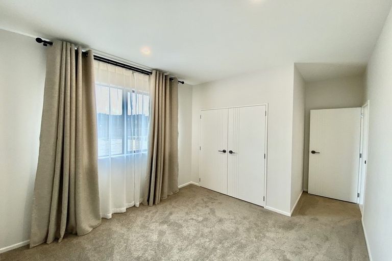 Photo of property in 21 Reserva Crescent, Kumeu, 0810