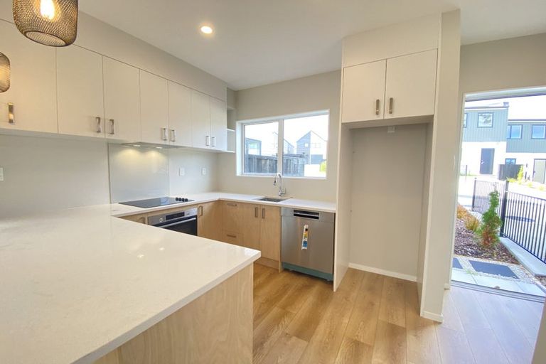 Photo of property in 35 Kaimai Avenue, Massey, Auckland, 0614