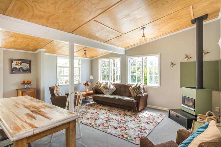 Photo of property in 89 Bridge Street, Bulls, 4818