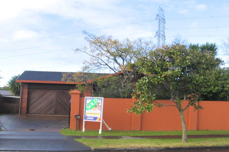 Photo of property in 6 Heathridge Place, Burswood, Auckland, 2013