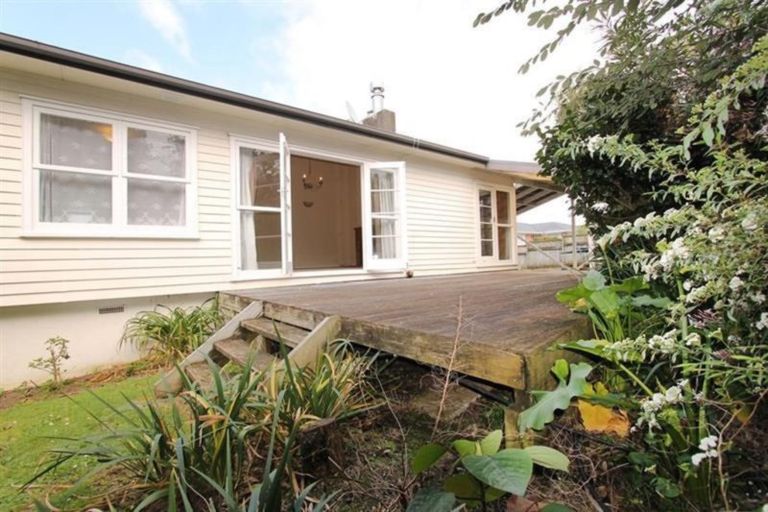 Photo of property in 1/7 The Rosebowl, Sunnyhills, Auckland, 2010