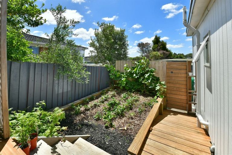 Photo of property in 52b Bay Street, Red Beach, 0932