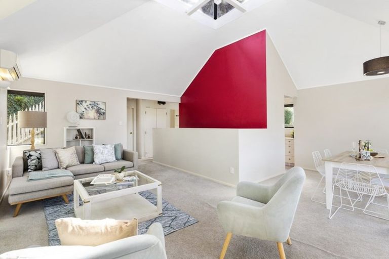 Photo of property in 48 Tio Tio Road, Miramar, Wellington, 6022