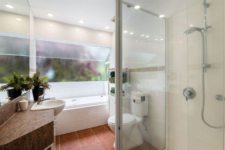 Photo of property in 3 Augusta Place, Forrest Hill, Auckland, 0620