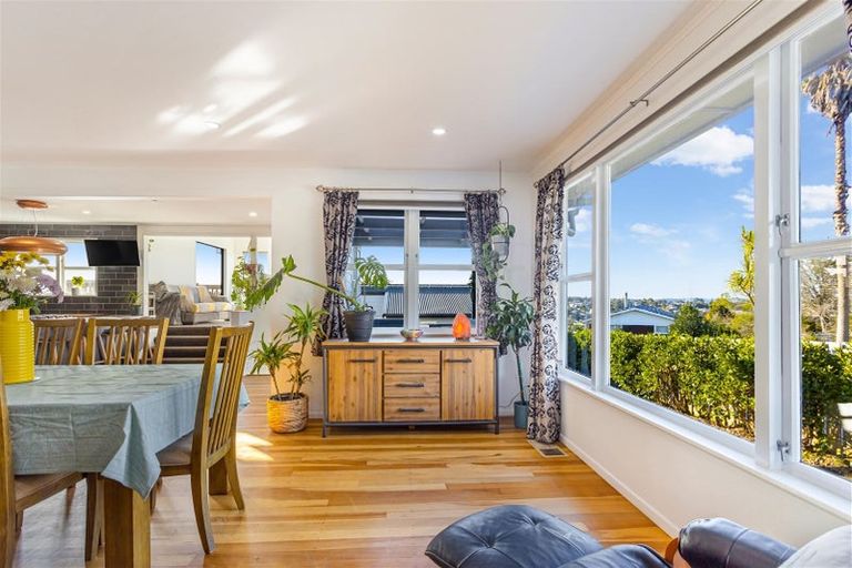 Photo of property in 123 Waimumu Road, Massey, Auckland, 0614