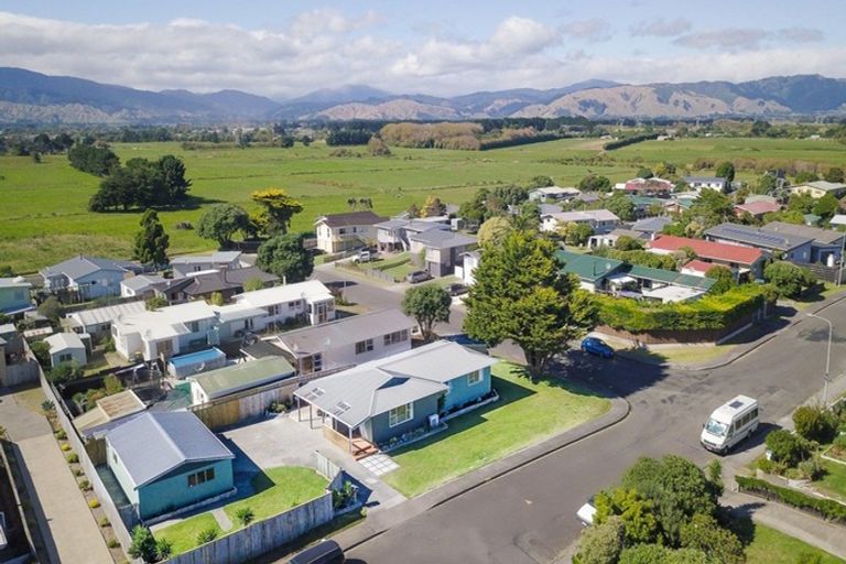 Photo of property in 2 Robert Mckeen Street, Otaki Beach, Otaki, 5512