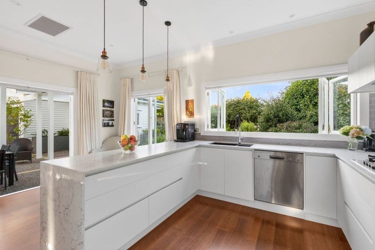 Photo of property in 81 Hall Street, Cambridge, 3434