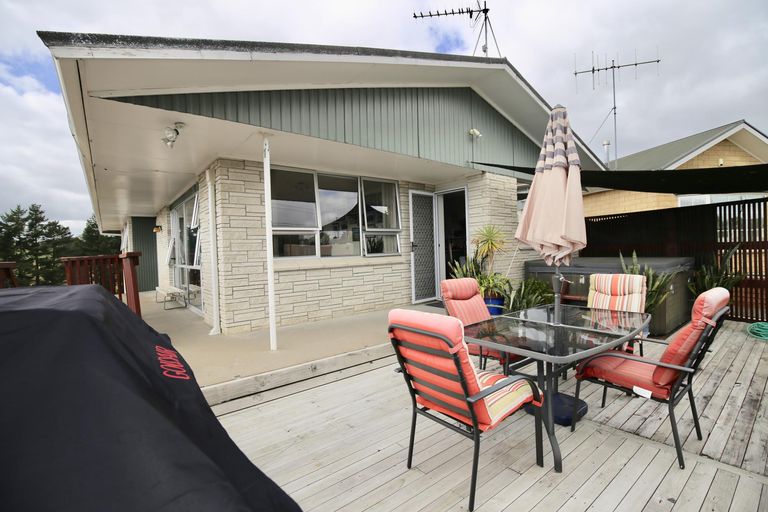 Photo of property in 28 Mcvie Road, Huntly, 3700