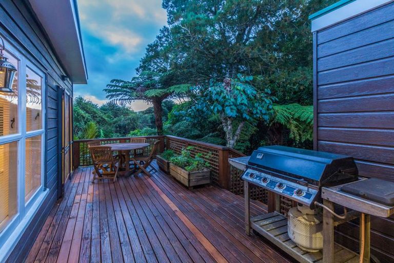 Photo of property in 38 Victory Road, Laingholm, Auckland, 0604