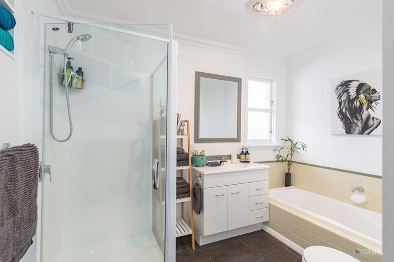 Photo of property in 15 Montgomery Crescent, Clouston Park, Upper Hutt, 5018