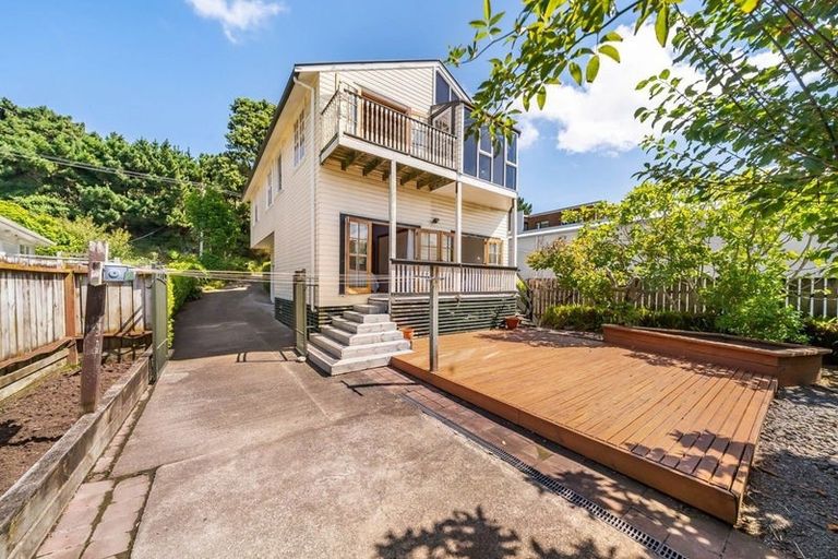 Photo of property in 17 Paremata Crescent, Paremata, Porirua, 5024