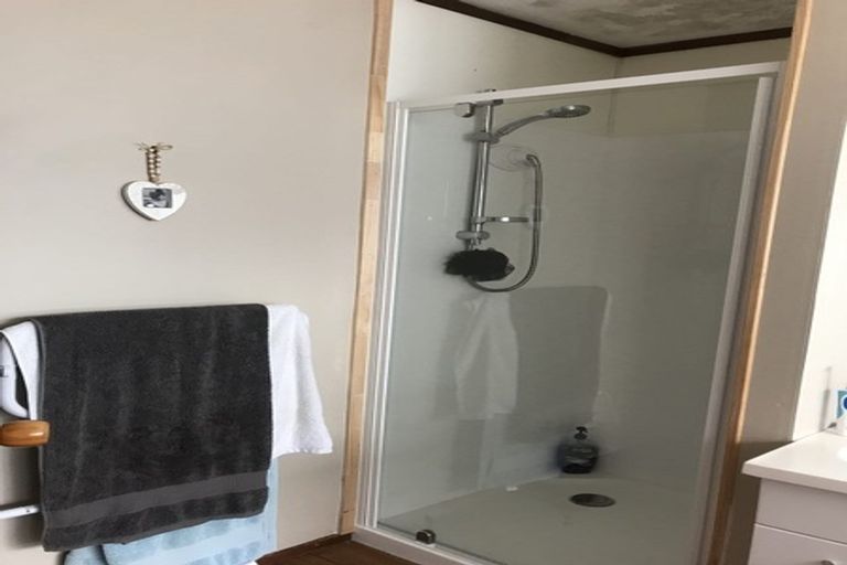 Photo of property in 34 Sartors Avenue, Northcross, Auckland, 0630