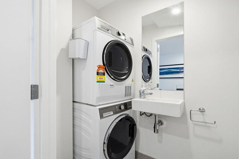 Photo of property in 7 Wharara Lane, Massey, Auckland, 0614
