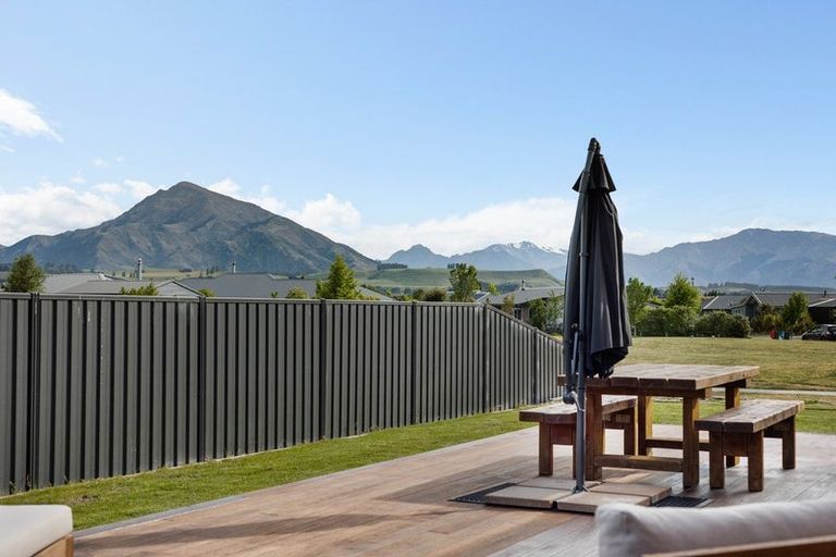 Photo of property in 3 Pepperwood Green, Albert Town, Wanaka, 9305