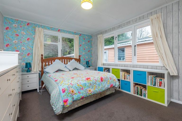 Photo of property in 24 Worcester Place, Cannons Creek, Porirua, 5024