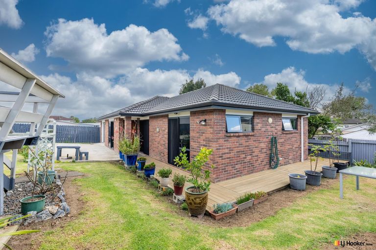 Photo of property in 52 Hobart Crescent, Wattle Downs, Auckland, 2103