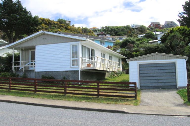 Photo of property in 5 Liddel Grove, Island Bay, Wellington, 6023