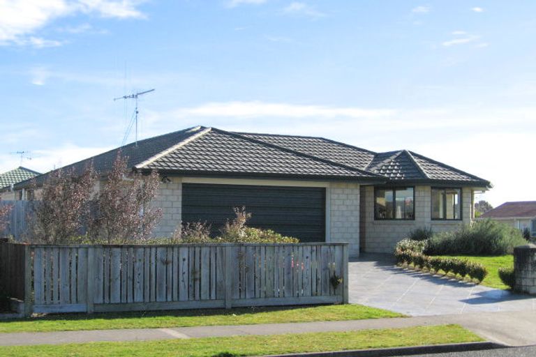 Photo of property in 2 Shannon Place, Nawton, Hamilton, 3200