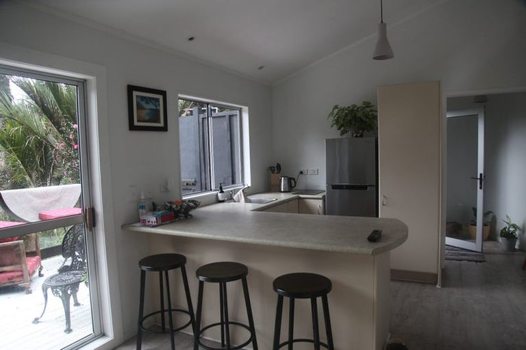 Photo of property in 128 Otitori Bay Road, Titirangi, Auckland, 0604