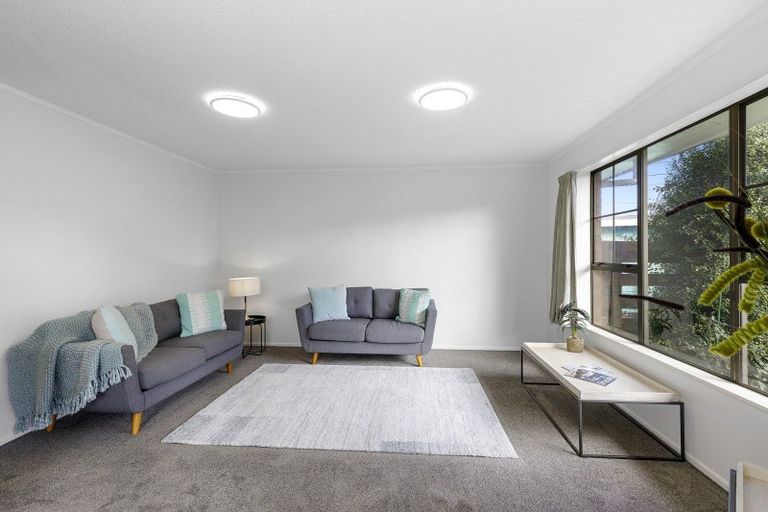 Photo of property in 2/59 Kowhai Avenue, Ebdentown, Upper Hutt, 5018