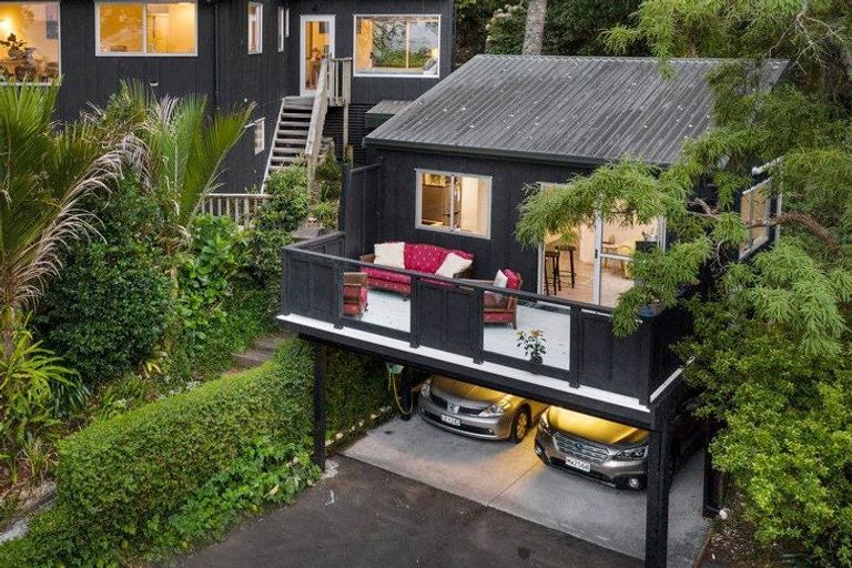 Photo of property in 128 Otitori Bay Road, Titirangi, Auckland, 0604