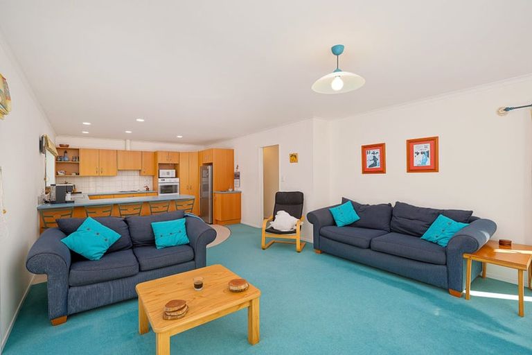 Photo of property in 2 Burgundy Park Avenue, Henderson, Auckland, 0612
