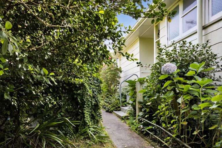 Photo of property in 40 Banks Street, Marfell, New Plymouth, 4310