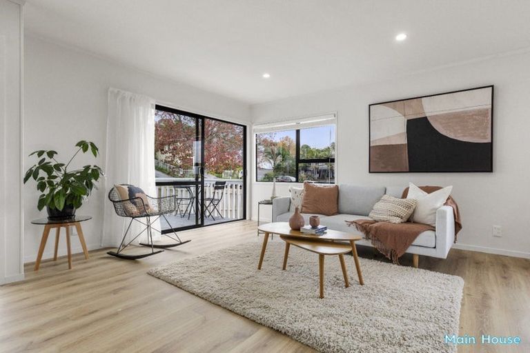 Photo of property in 8 Kupari Place, Totara Vale, Auckland, 0629