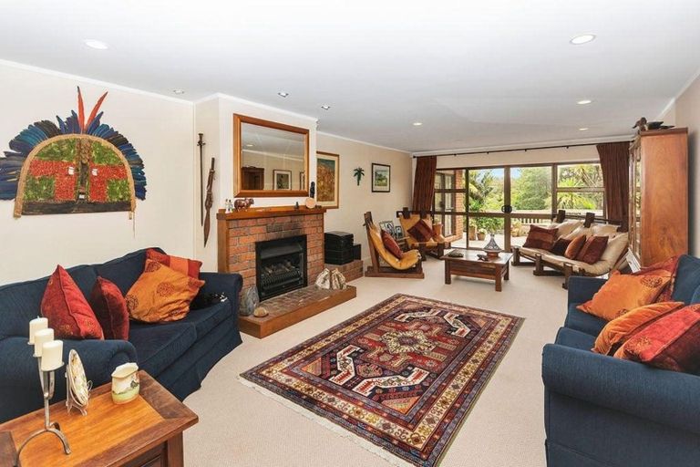 Photo of property in 733 Scenic Drive, Henderson Valley, Auckland, 0612