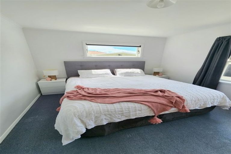 Photo of property in 3 Huia Place, Levin, 5510