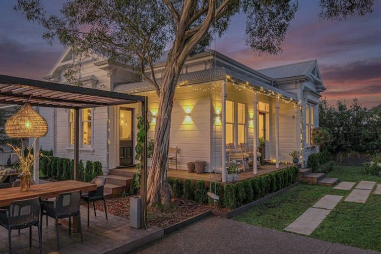 Photo of property in 250 Main Street, Greytown, 5712