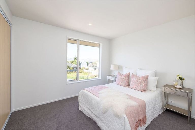 Photo of property in 140 Seaview Road, Westown, New Plymouth, 4310