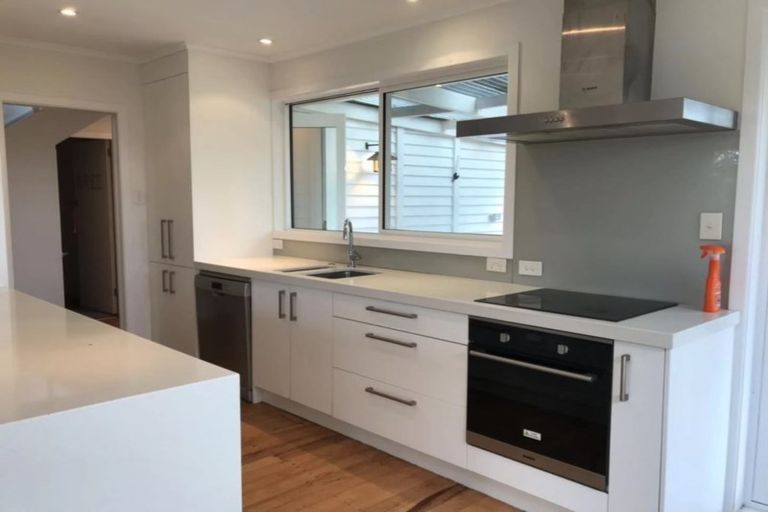 Photo of property in 12 Channel View Road, Campbells Bay, Auckland, 0630