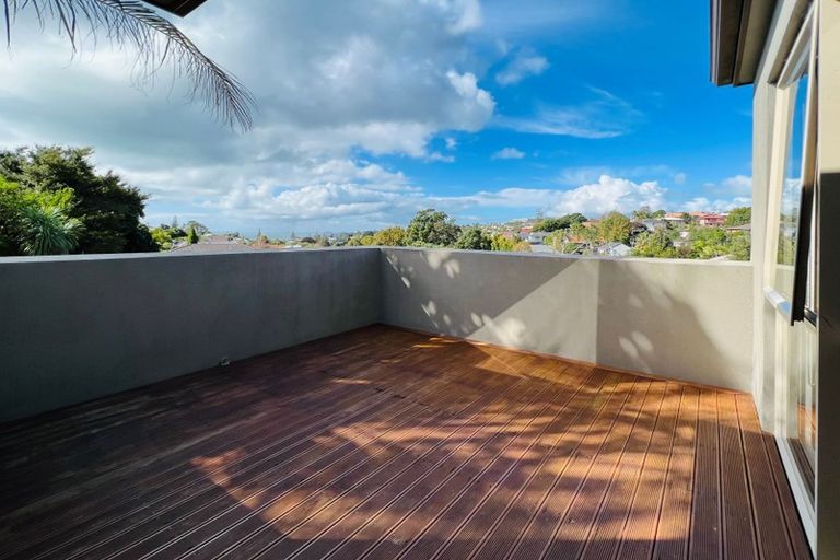 Photo of property in 701a Beach Road, Rothesay Bay, Auckland, 0630
