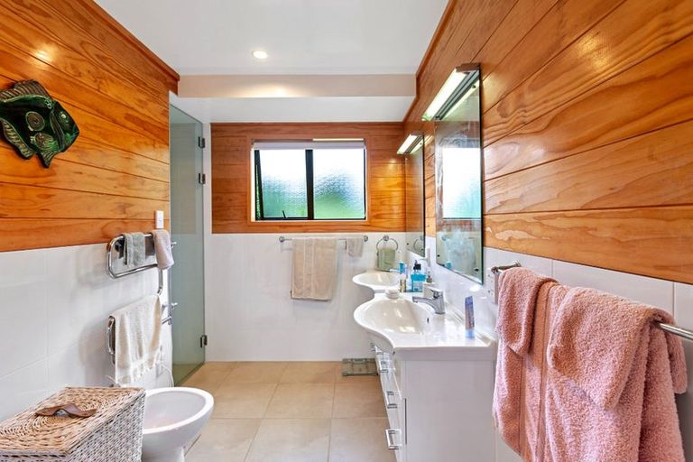 Photo of property in 76 Brick Bay Drive, Sandspit, Warkworth, 0982