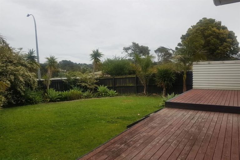 Photo of property in 98 Barrys Road, Glendene, Auckland, 0602